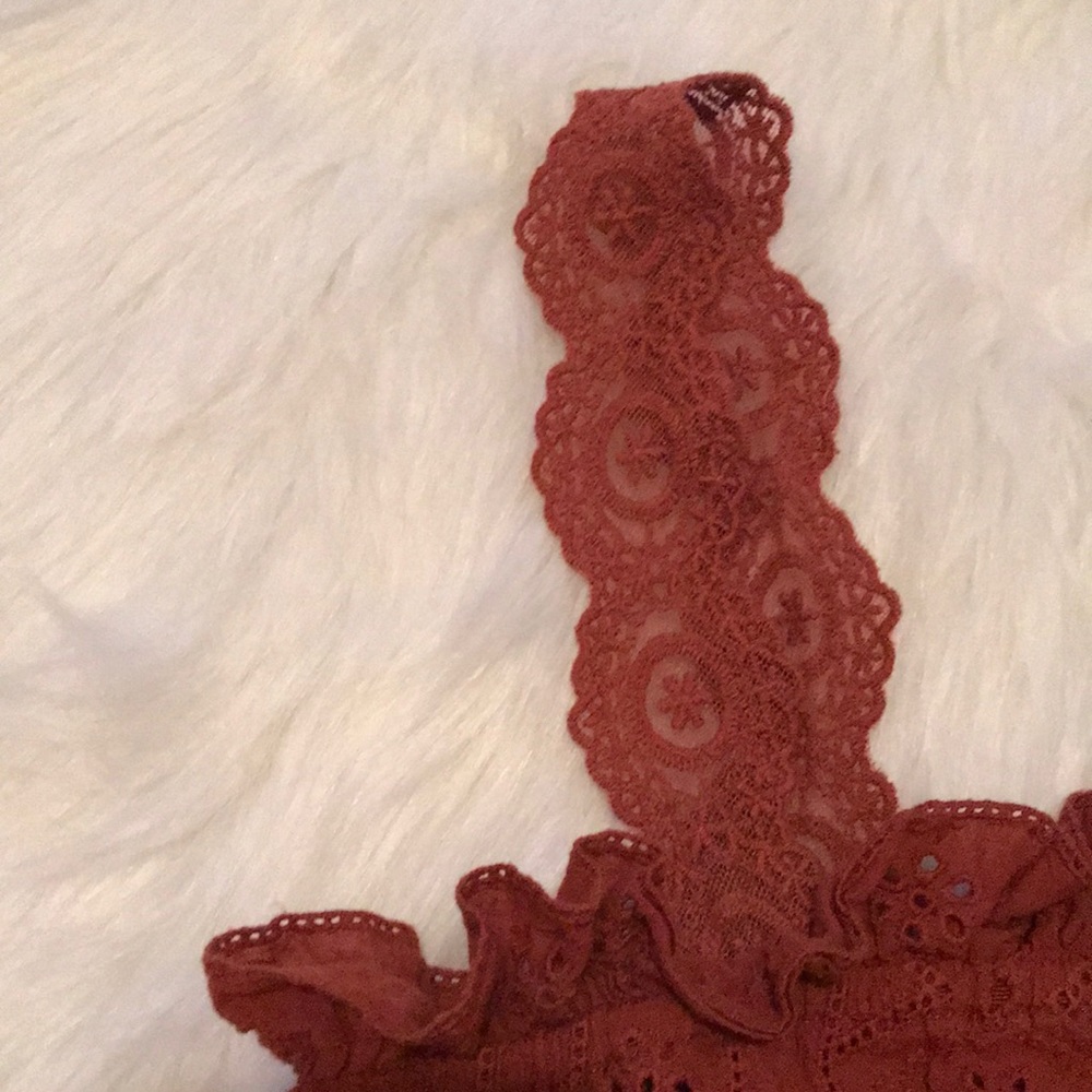 New! Boho eyelet crop top in rust - Picture 5 of 13